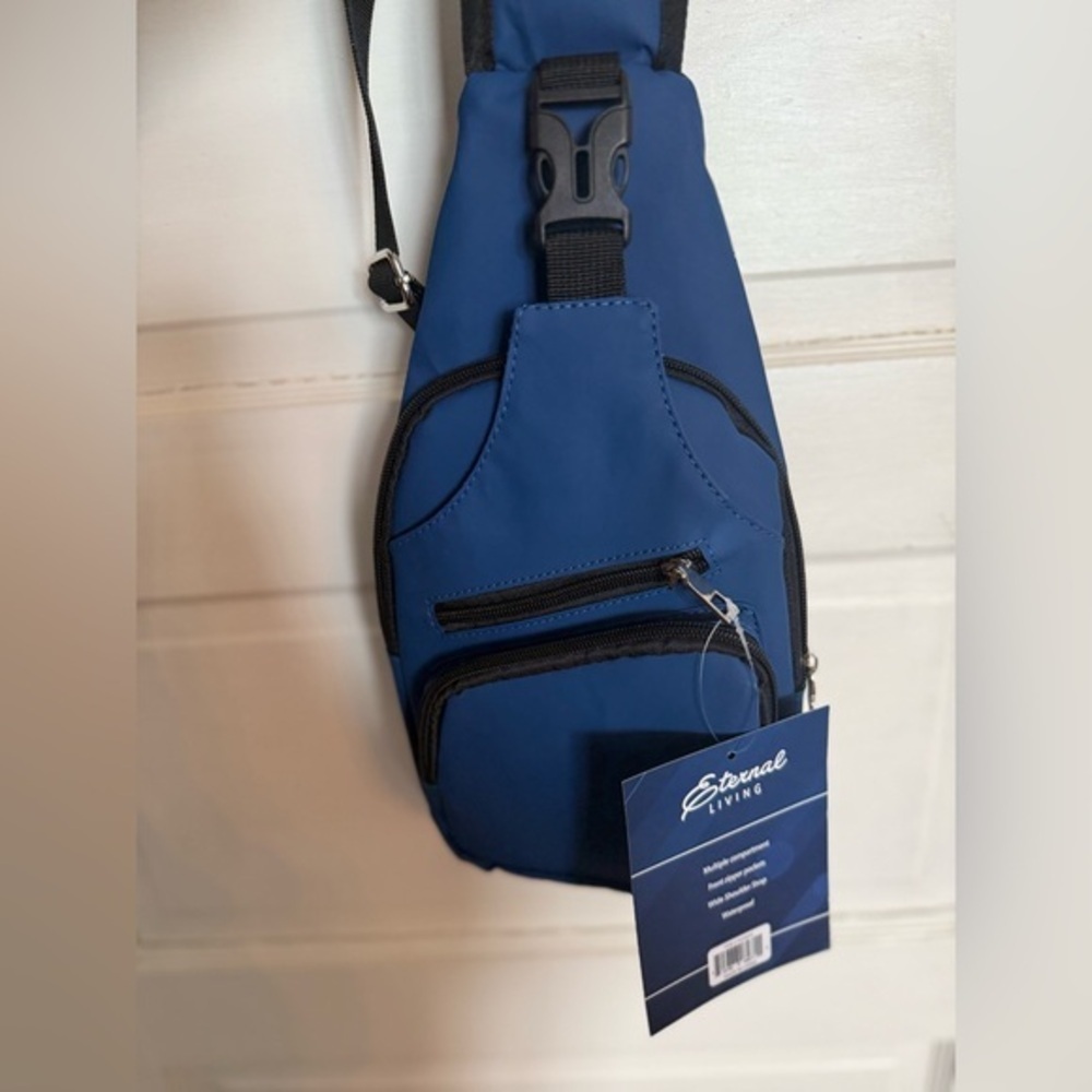 Navy Blue Sling Backpack Crossbody Bag with Multiple Zippered Compartments NWT - Picture 4 of 7
